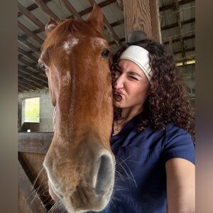 Meet your Posher, Ari